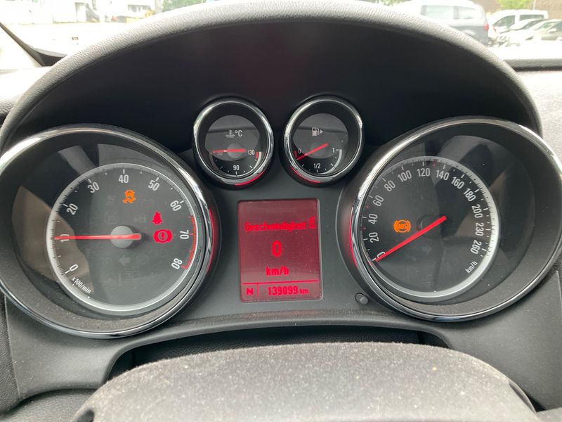 Opel Astra 1.6 Edition 2013 – снимка 4