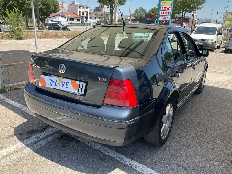 Volkswagen Bora 1.9 TDI Highline 2001 – снимка 2