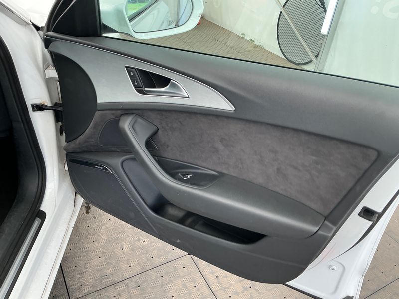 Audi A6 2.8 V6 FSI quattro 2011 – снимка 24