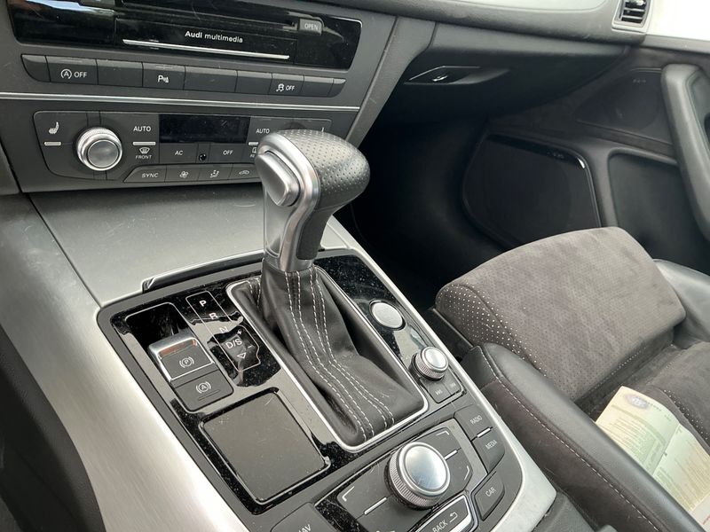 Audi A6 2.8 V6 FSI quattro 2011 – снимка 27