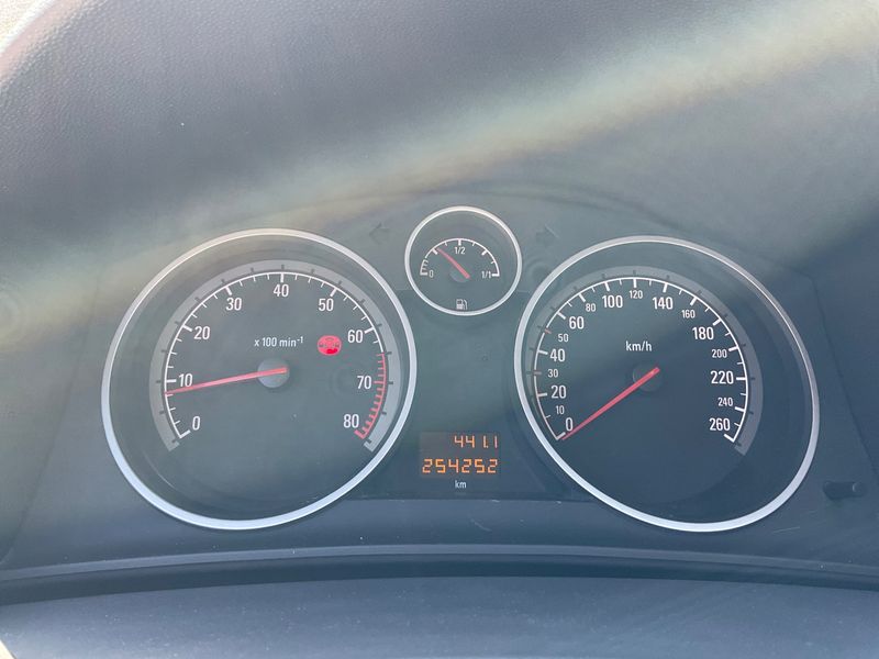 Opel Astra GTC 1.6 CATCH ME 2007 – снимка 4