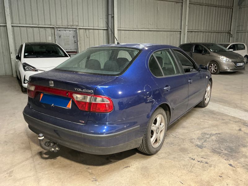 Seat Toledo 1.9 TDI TOLEDO SPORT 2003 – снимка 2