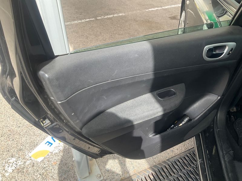 Peugeot 307 1.6 HDi SW 2006 – снимка 9