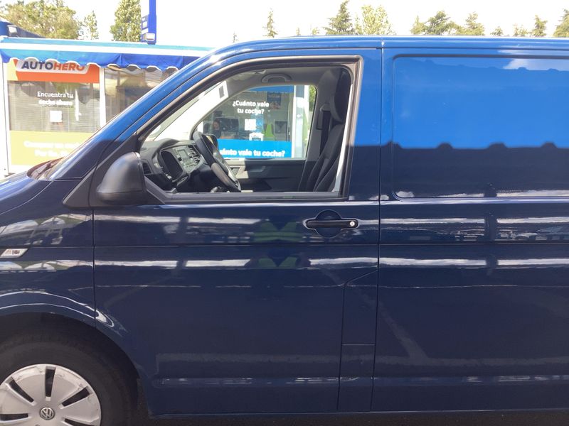 Volkswagen T6 Transporter 2.0 TDI Kasten FWD 2022 – снимка 4