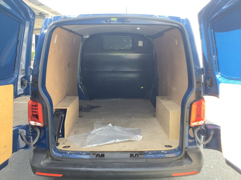 Volkswagen T6 Transporter 2.0 TDI Kasten FWD 2022 – снимка 15