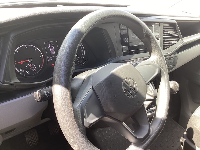 Volkswagen T6 Transporter 2.0 TDI Kasten FWD 2022 – снимка 24