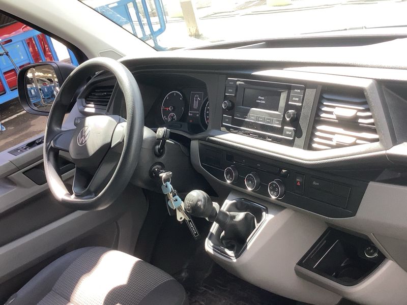 Volkswagen T6 Transporter 2.0 TDI Kasten FWD 2022 – снимка 17