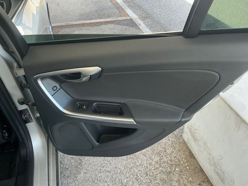 Volvo V60 1.6 D Kinetic 2014 – снимка 24