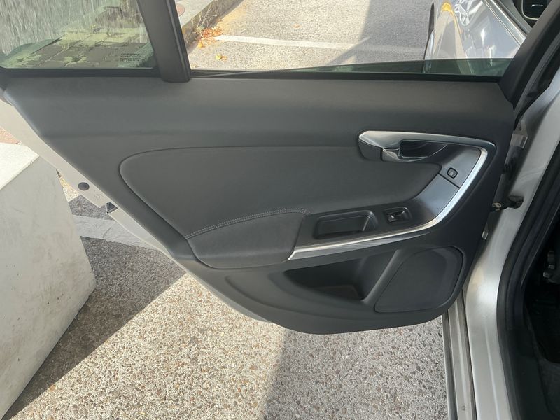 Volvo V60 1.6 D Kinetic 2014 – снимка 26