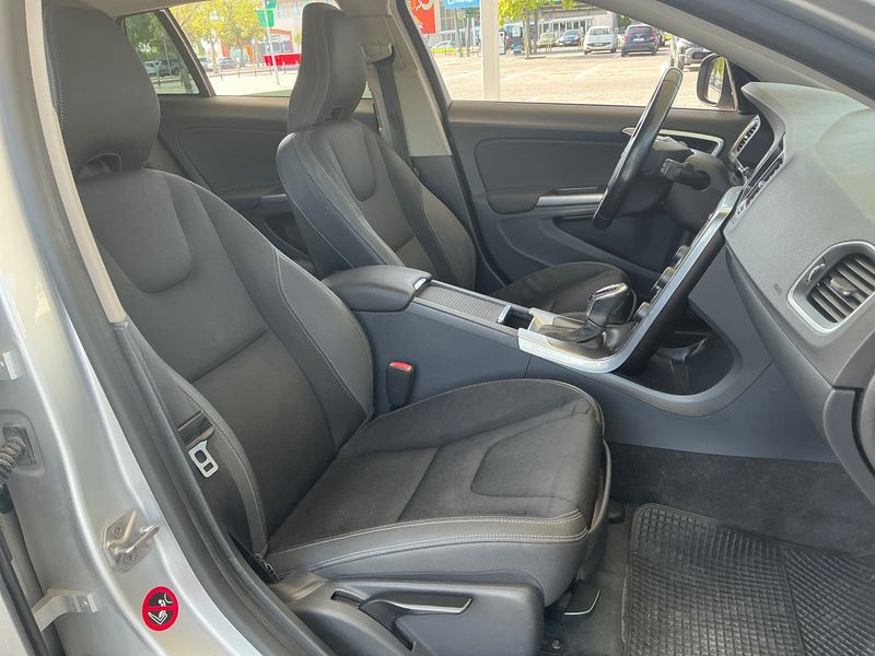 Volvo V60 1.6 D Kinetic 2014 – снимка 16