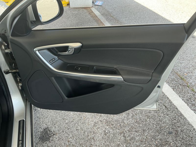 Volvo V60 1.6 D Kinetic 2014 – снимка 32