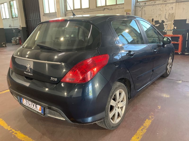 Peugeot 308 1.6 HDi Active 2011 – снимка 2