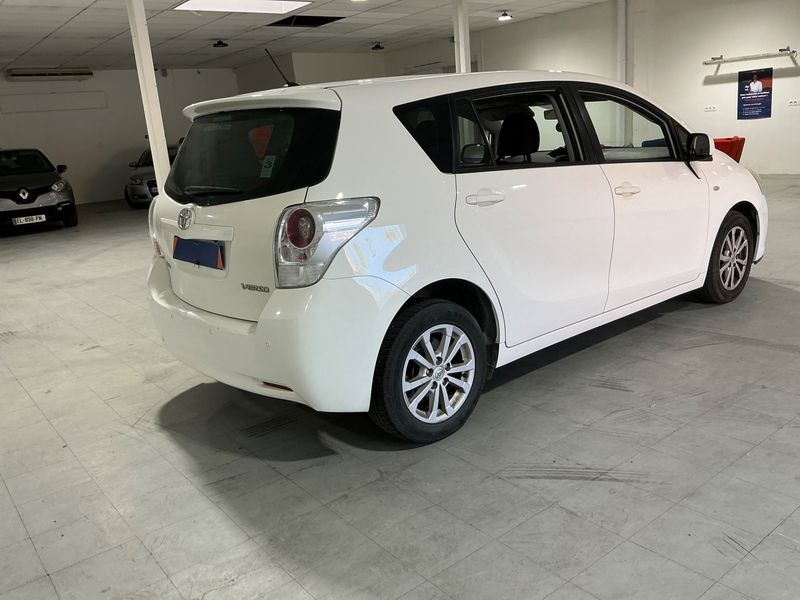 Toyota Verso 2.0 D-4D SkyView Edition 2012 – снимка 2