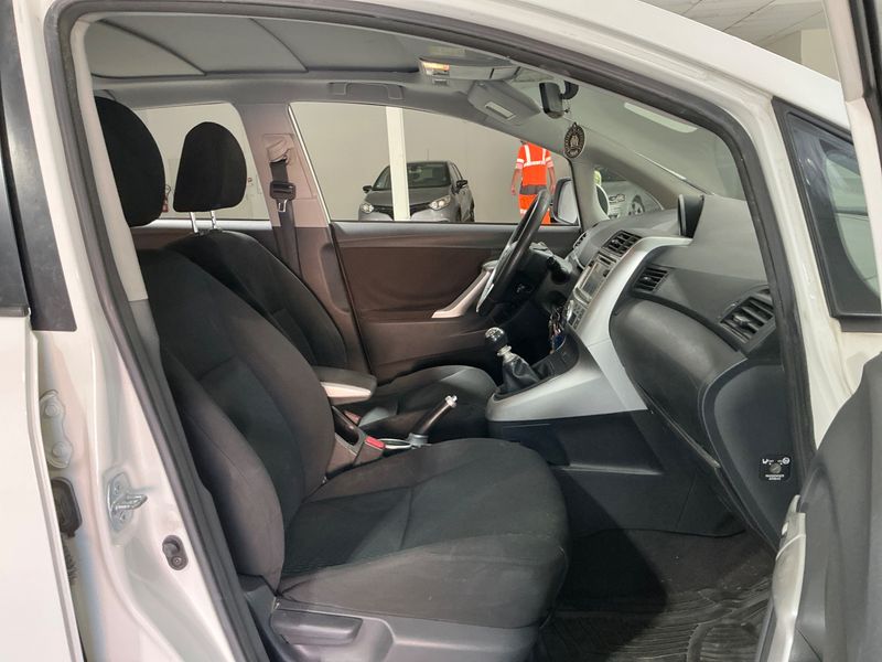 Toyota Verso 2.0 D-4D SkyView Edition 2012 – снимка 3