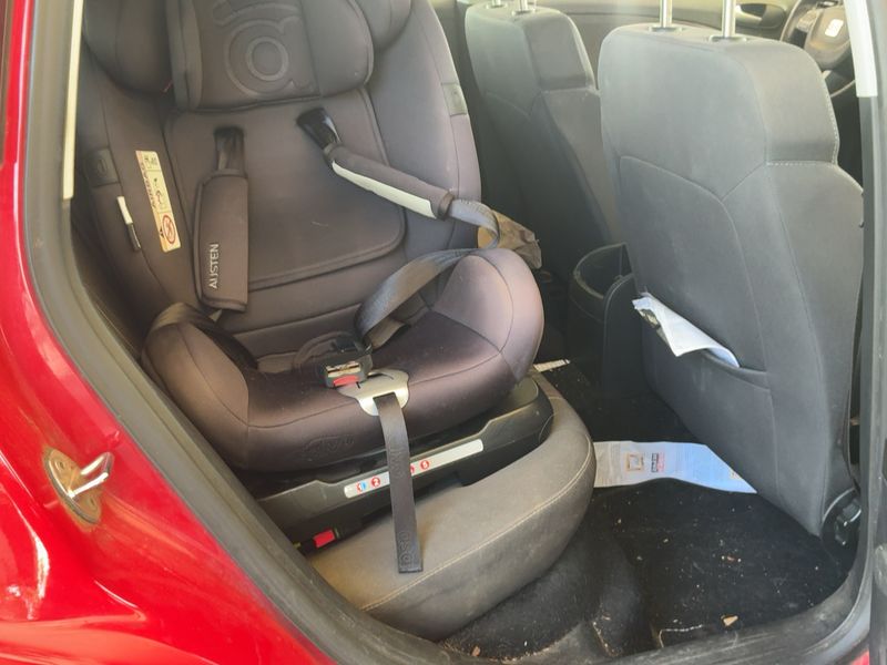 Seat Leon 1.6 TDI Reference Copa 2011 – снимка 19