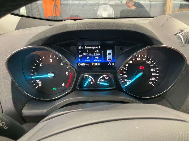 Ford Kuga 2.0 TDCi Titanium 2017 – снимка 18