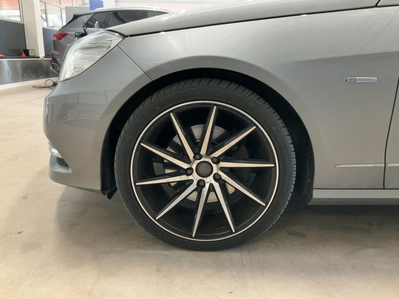 Mercedes-Benz E-Klasse E 250 CDI BlueEfficiency Avantgarde 2011 – снимка 3