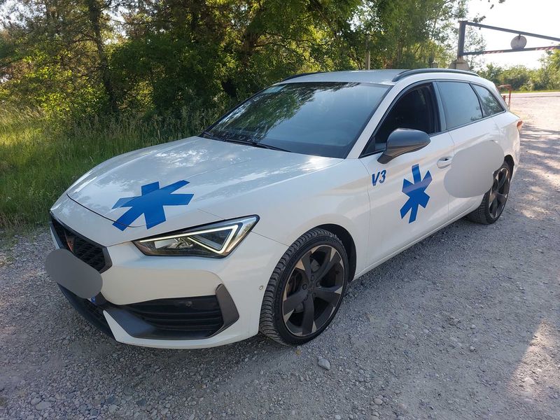 Cupra Leon Sportstourer 2.0 TDI V 2023 – снимка 2