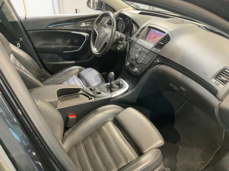 Opel Insignia Sports Tourer 2.0 Turbo Sport 4x4 2011 – снимка 17