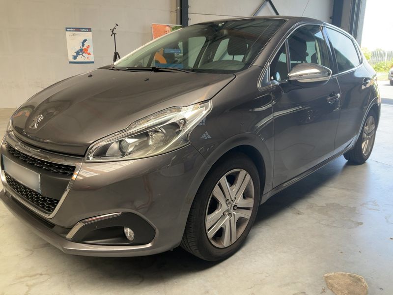 Peugeot 208 1.2 e-THP Allure Business 2018 – снимка 2