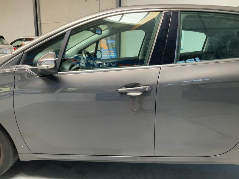 Peugeot 208 1.2 e-THP Allure Business 2018 – снимка 4