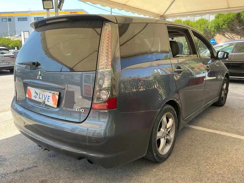 Mitsubishi Grandis 2.0 DI-D Intense 2006 – снимка 2