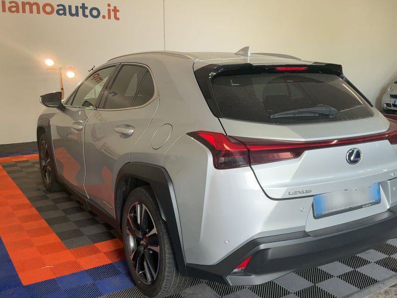 Lexus UX-Serie UX 250h E-Four Premium 2020 – снимка 6