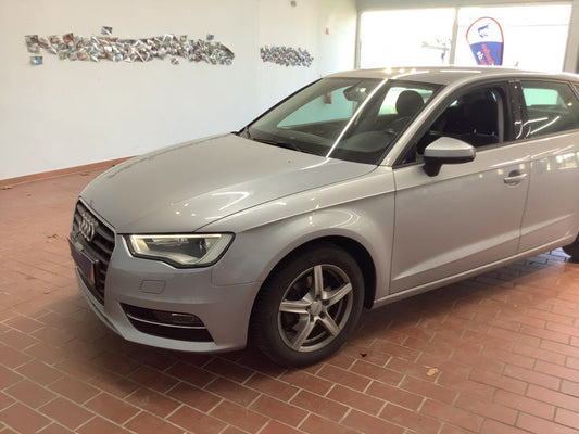 Audi A3 Sportback 1.4 TFSI ACT ultra Attraction 2014 – снимка 2