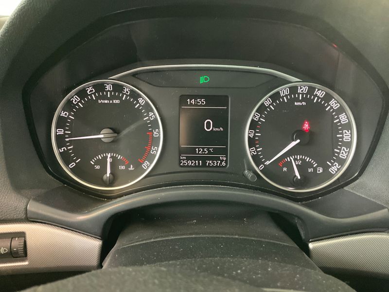 Skoda Octavia 1.6 TDI Twenty 2013 – снимка 4