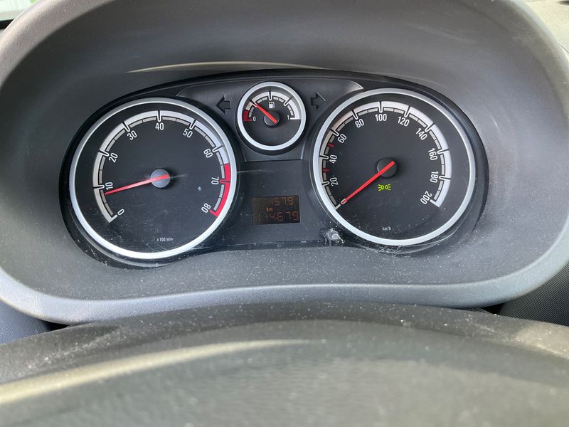 Opel Corsa 1.4 Color Wave 2011 – снимка 4
