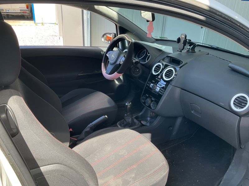 Opel Corsa 1.4 Color Wave 2011 – снимка 3