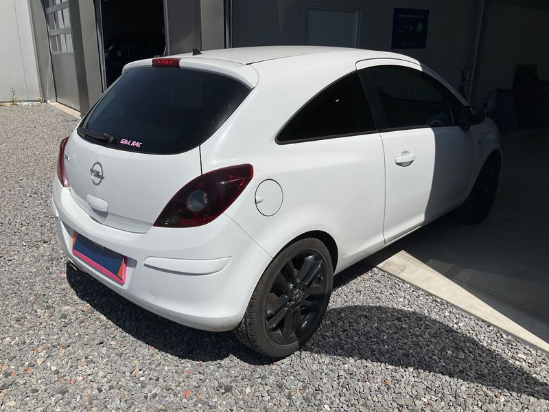Opel Corsa 1.4 Color Wave 2011 – снимка 2