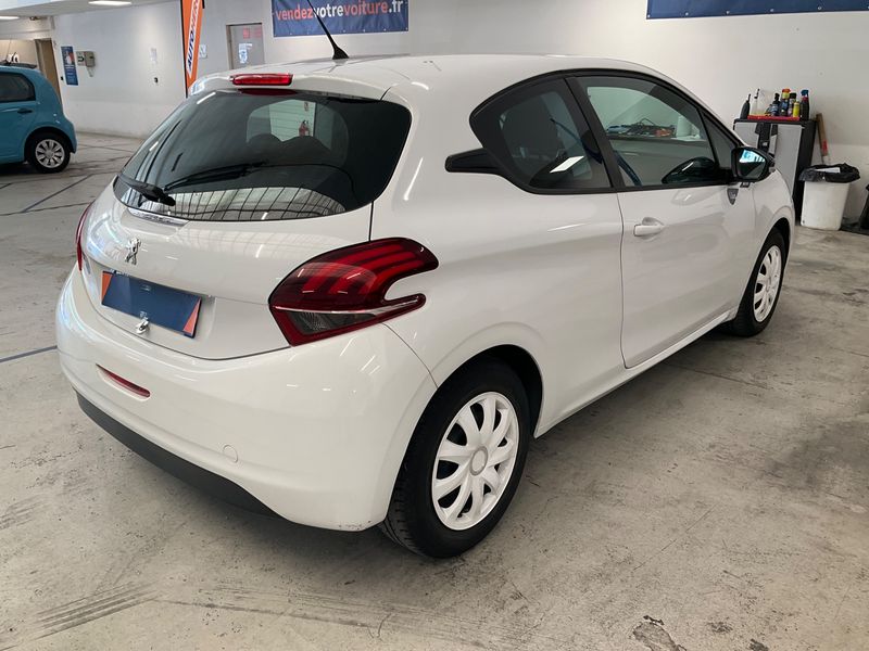 Peugeot 208 1.2 PureTech Like 2017 – снимка 2