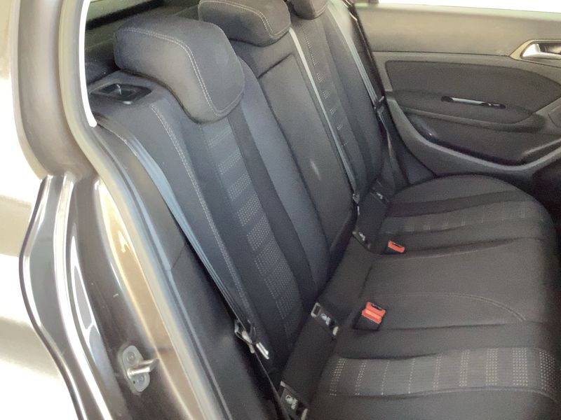 Peugeot 308 1.6 e-HDi Allure 2015 – снимка 19