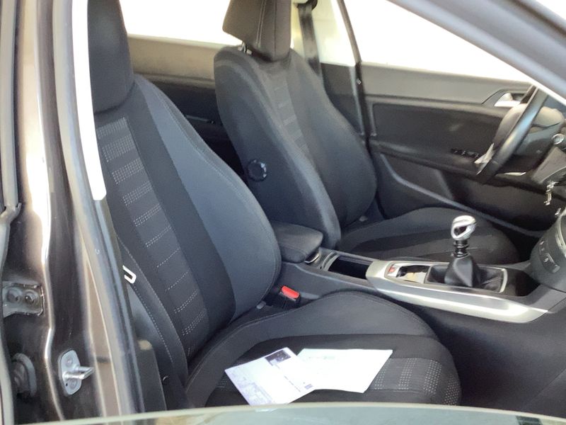 Peugeot 308 1.6 e-HDi Allure 2015 – снимка 16