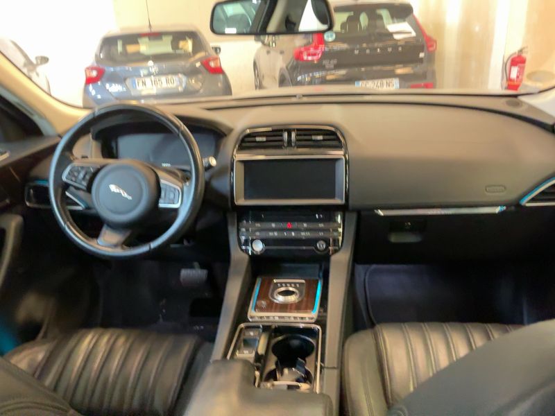 Jaguar F-Pace 20d Portfolio AWD 2016 – снимка 17