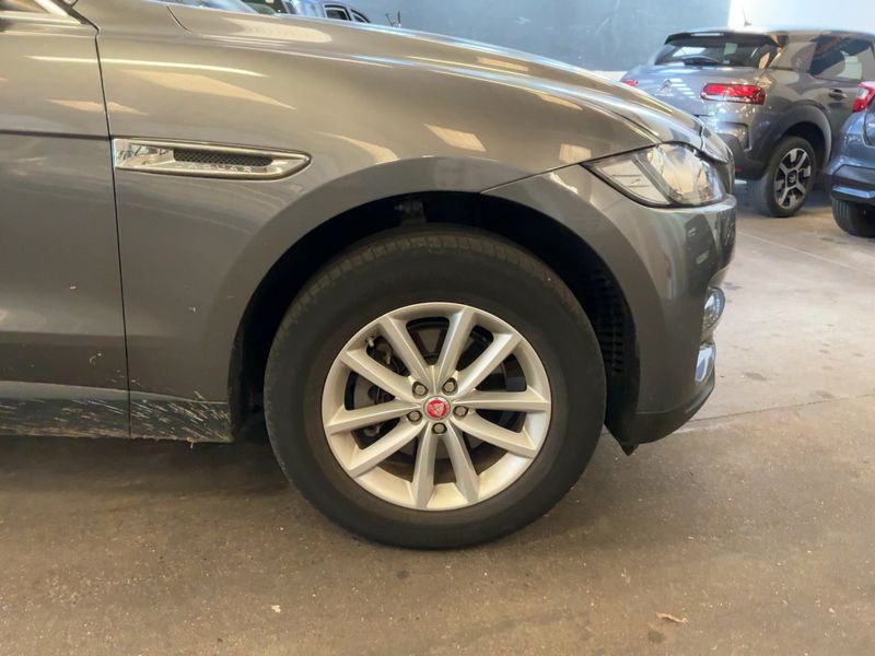Jaguar F-Pace 20d Portfolio AWD 2016 – снимка 11