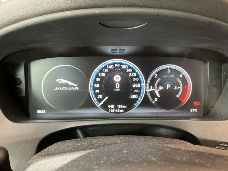 Jaguar F-Pace 20d Portfolio AWD 2016 – снимка 18