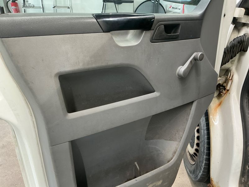 Volkswagen T5 Transporter 1.9 TDI Kasten 2007 – снимка 35