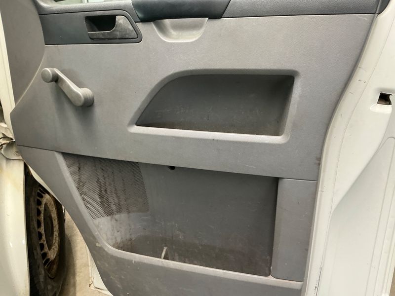 Volkswagen T5 Transporter 1.9 TDI Kasten 2007 – снимка 36