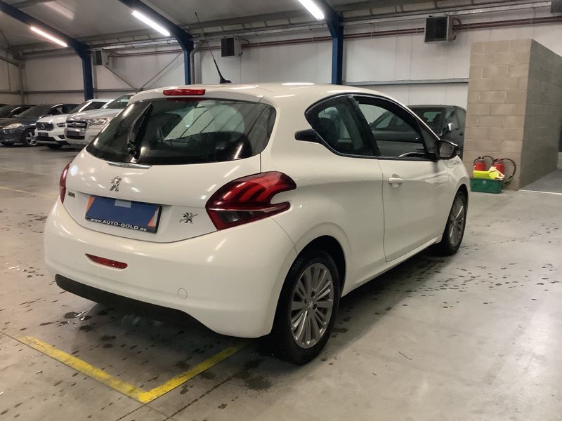Peugeot 208 1.2 e-VTi Active 2015 – снимка 2