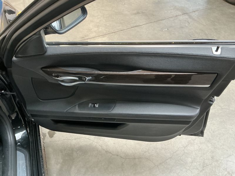 BMW 7er 740i 2010 – снимка 31
