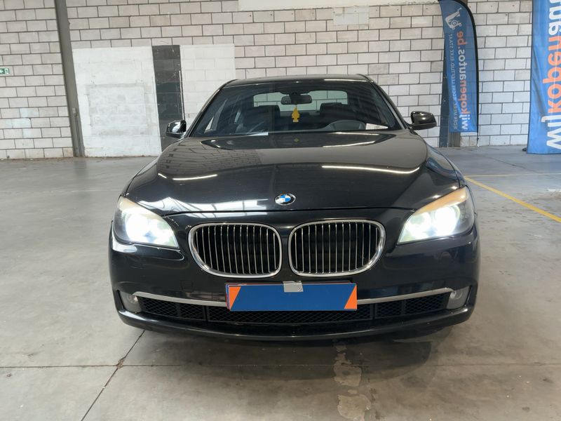 BMW 7er 740i 2010 – снимка 14