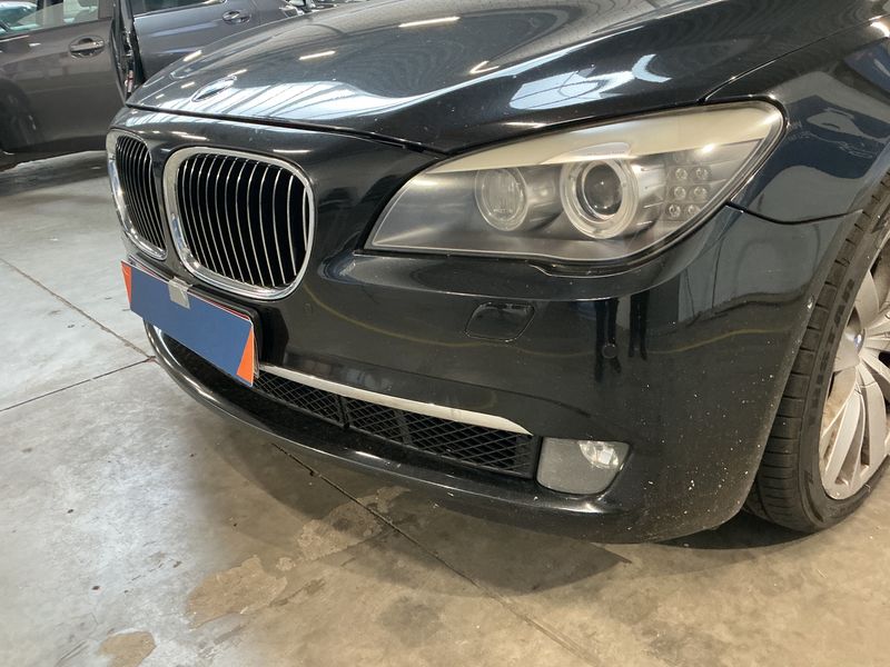 BMW 7er 740i 2010 – снимка 41