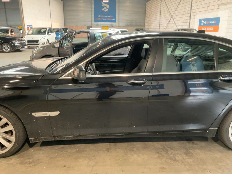 BMW 7er 740i 2010 – снимка 4