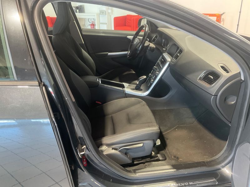 Volvo V60 2.0 D3 Kinetic 2013 – снимка 3
