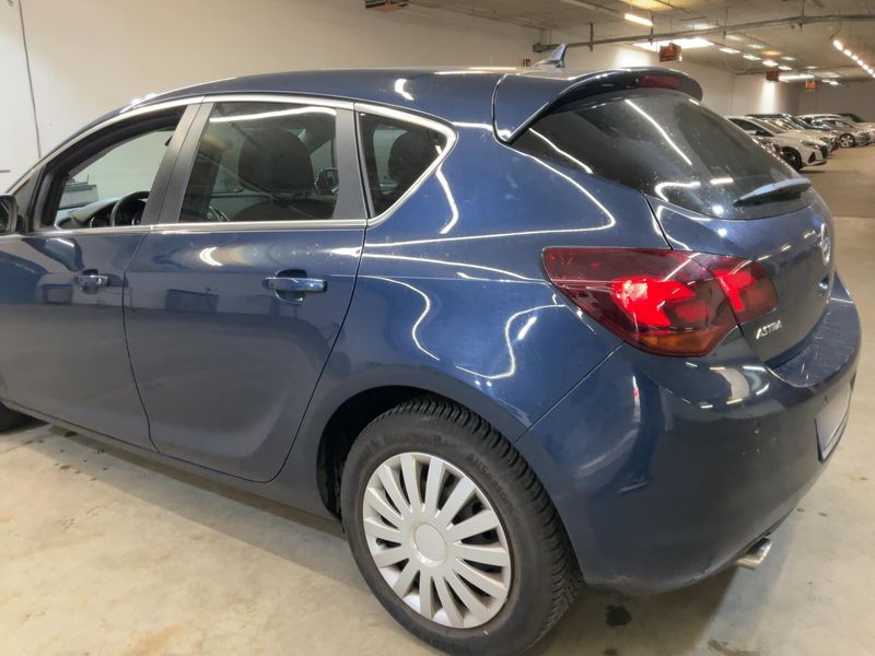 Opel Astra 1.4 Turbo Innovation 2011 – снимка 6
