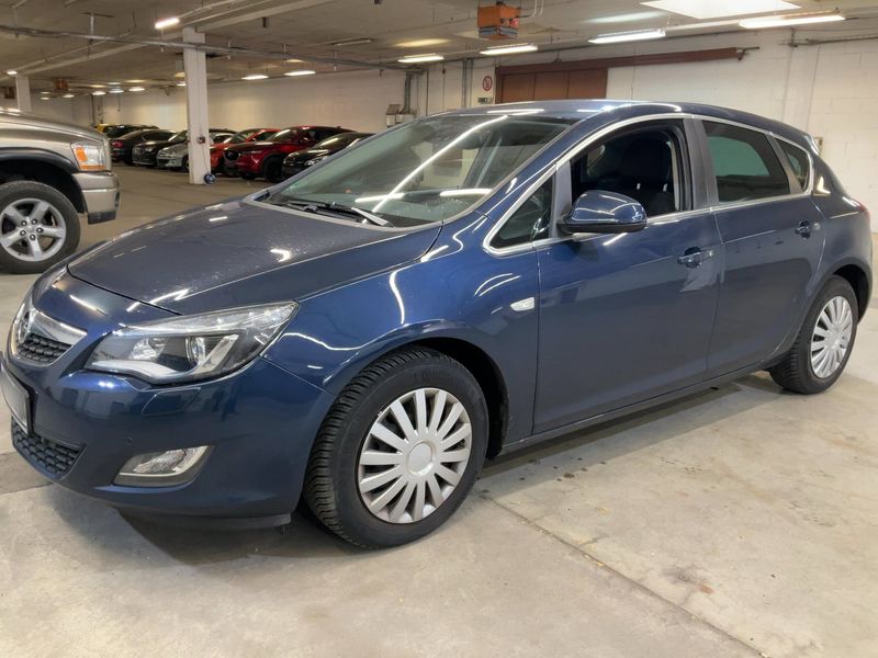 Opel Astra 1.4 Turbo Innovation 2011 – снимка 1