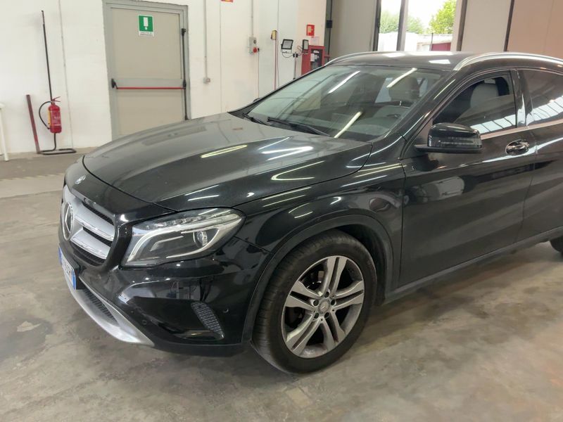 Mercedes-Benz GLA-Klasse GLA 200 d 4Matic Sport 2015 – снимка 2