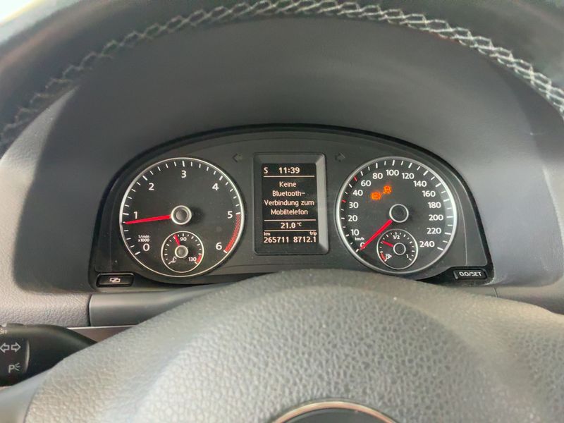 Volkswagen Touran 2.0 TDI Design Edition BlueMotion Tech 2011 – снимка 19